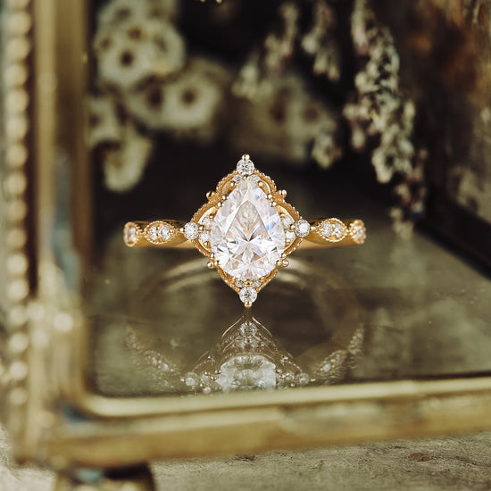 GemsMagic Vintage Pear Moissanite Engagement Ring