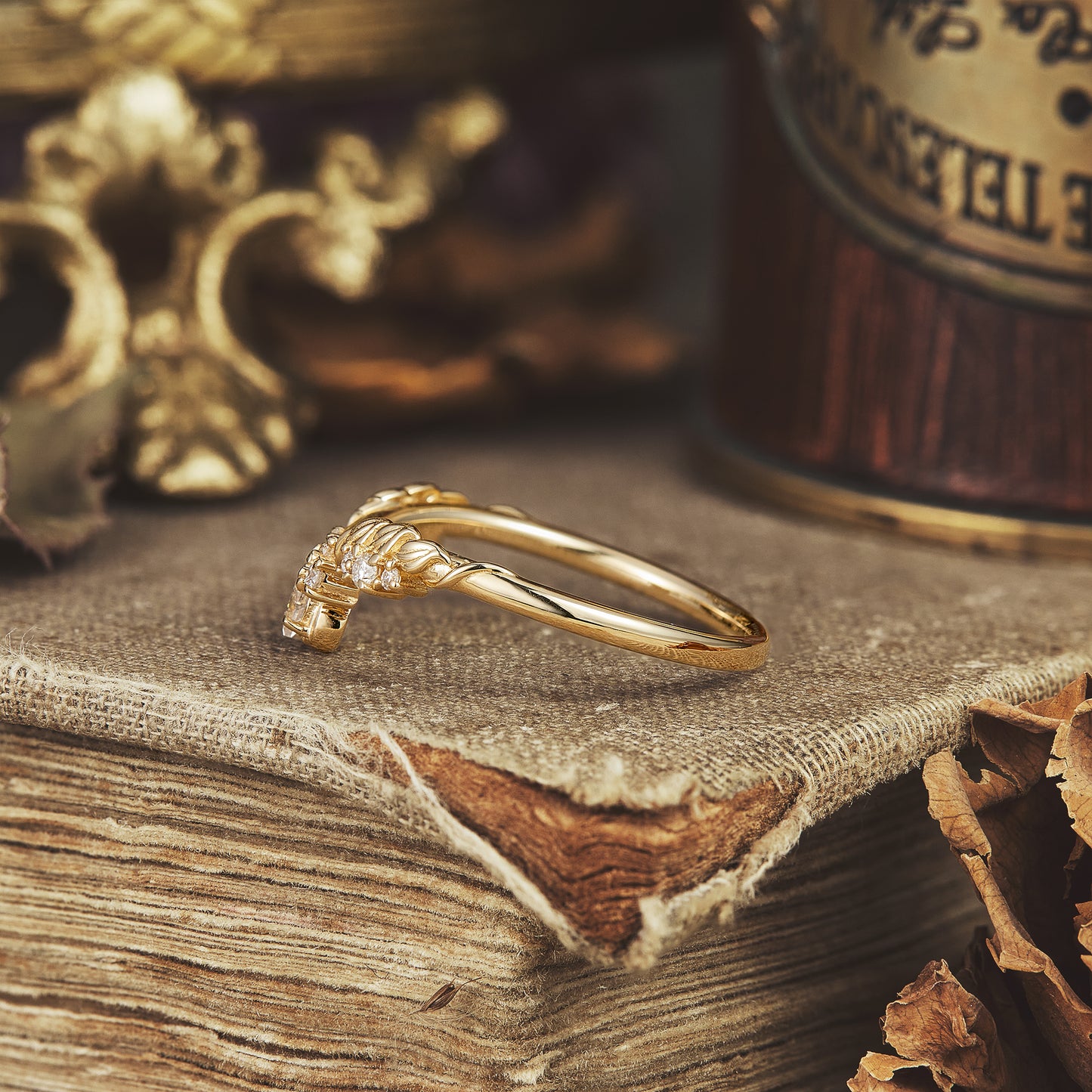 Inverted Pear Leaf Design Wedding Band