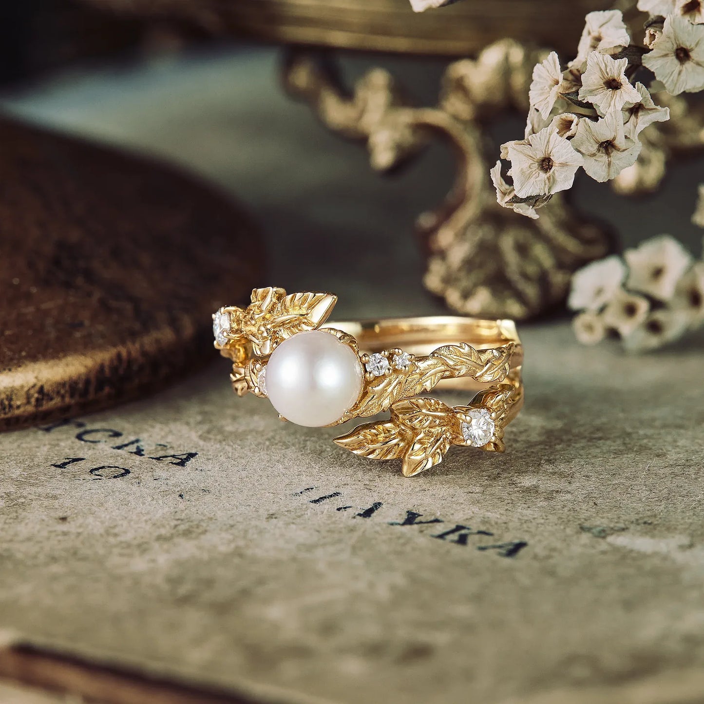 Leaf-Inspired Circular Pearl Engagement Ring Set