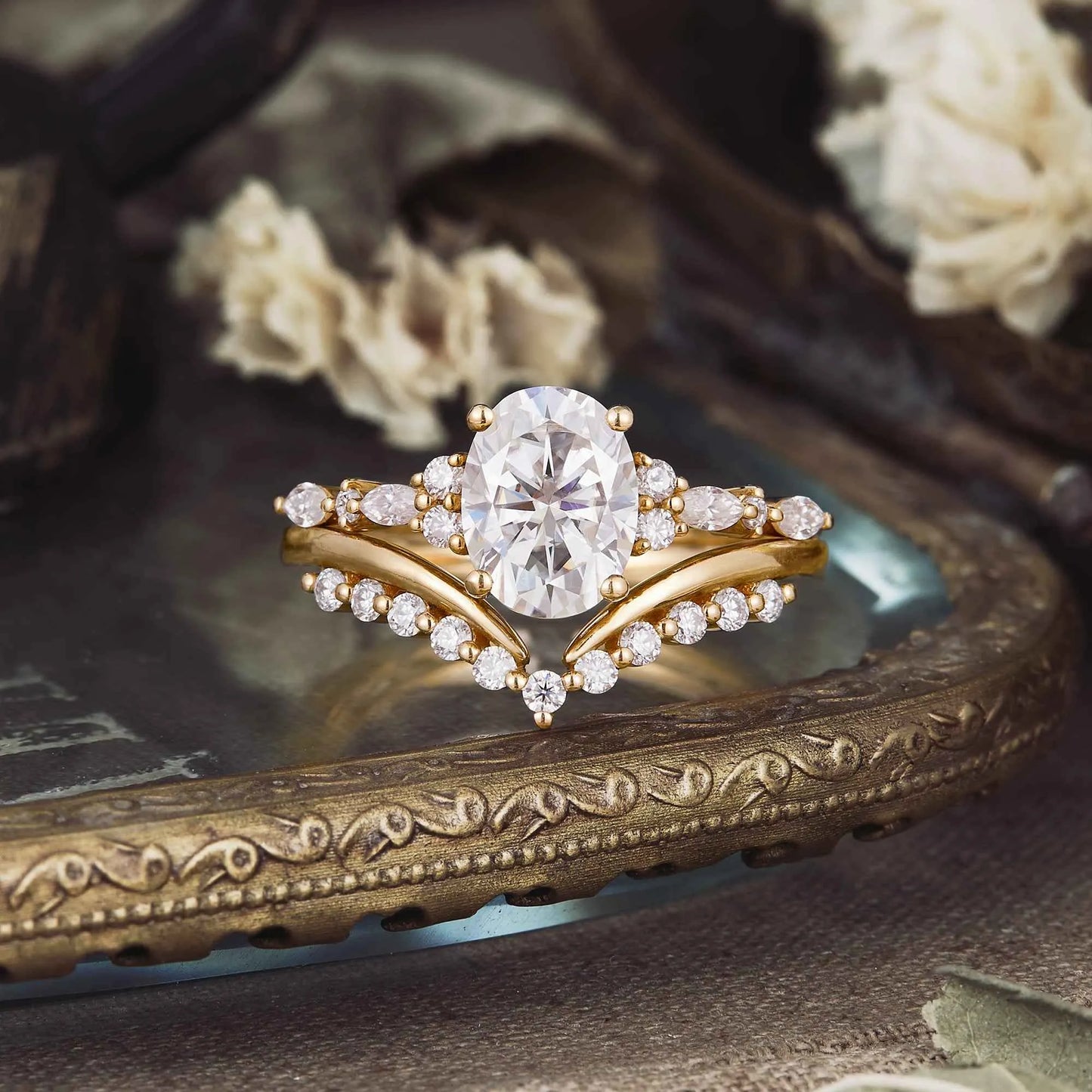 Exquisite Oval Cut Moissanite Ring Set