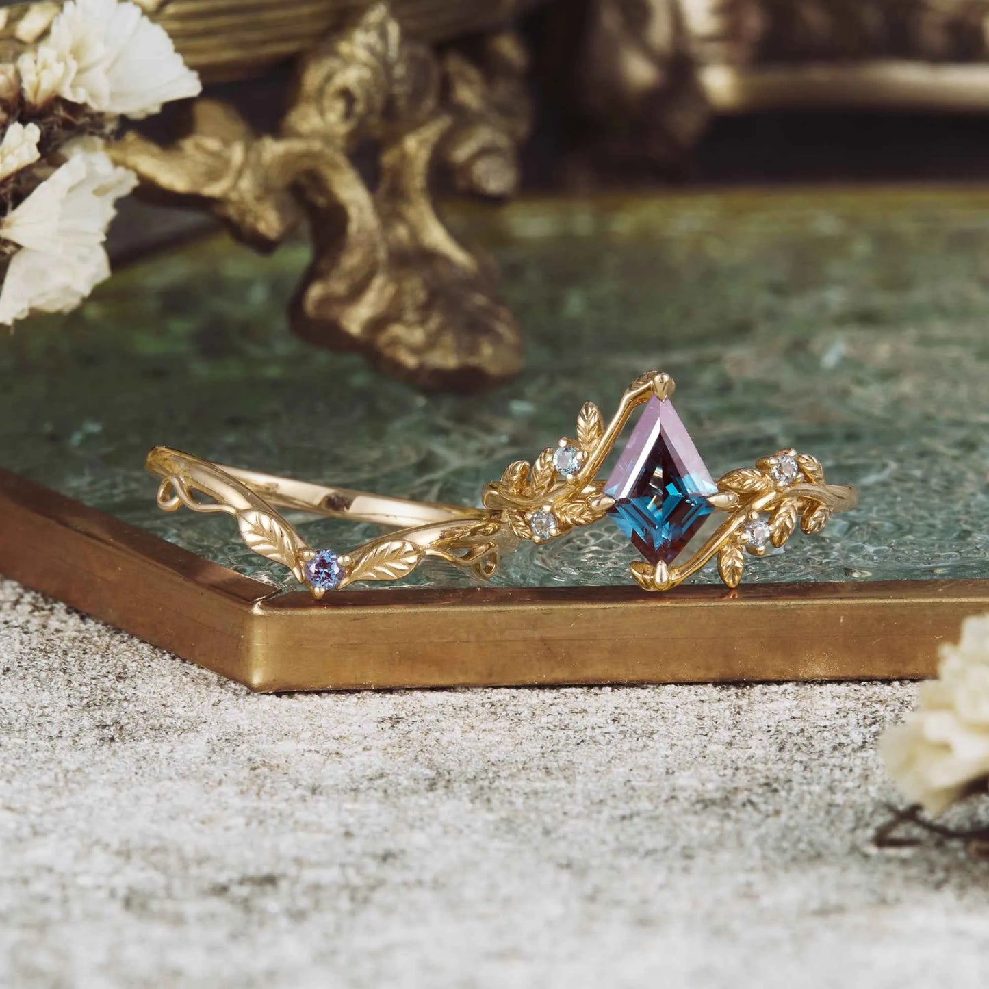 Kite Shaped Alexandrite Leaves Engagement Ring Set
