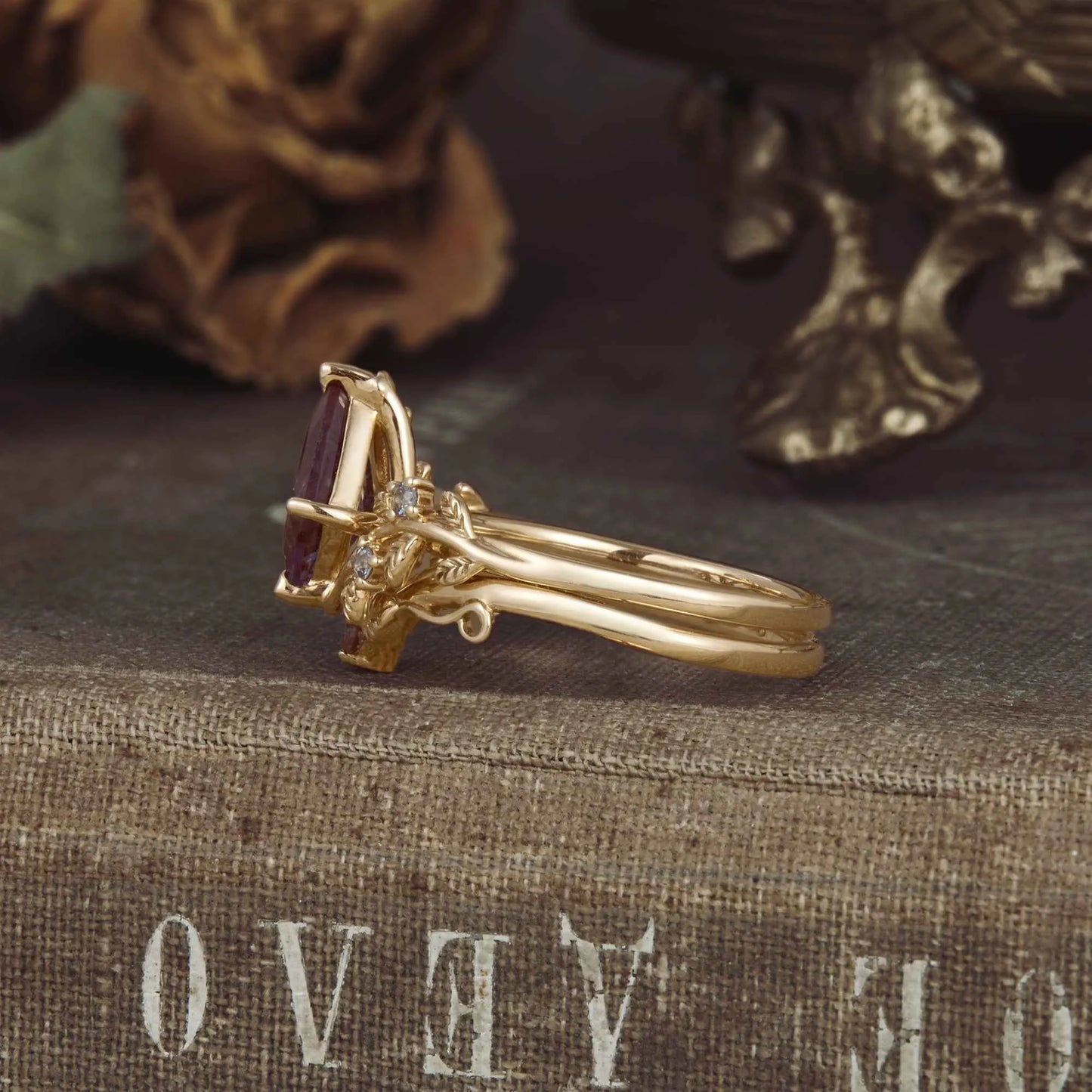 Kite Shaped Alexandrite Leaves Engagement Ring Set