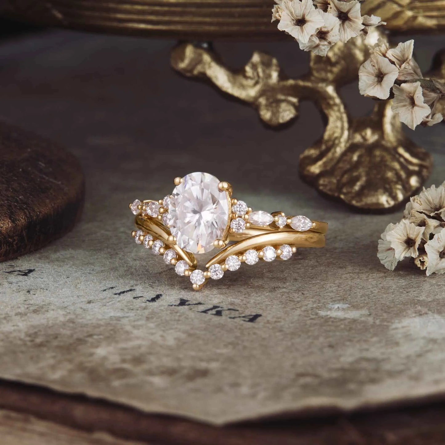 Exquisite Oval Cut Moissanite Ring Set