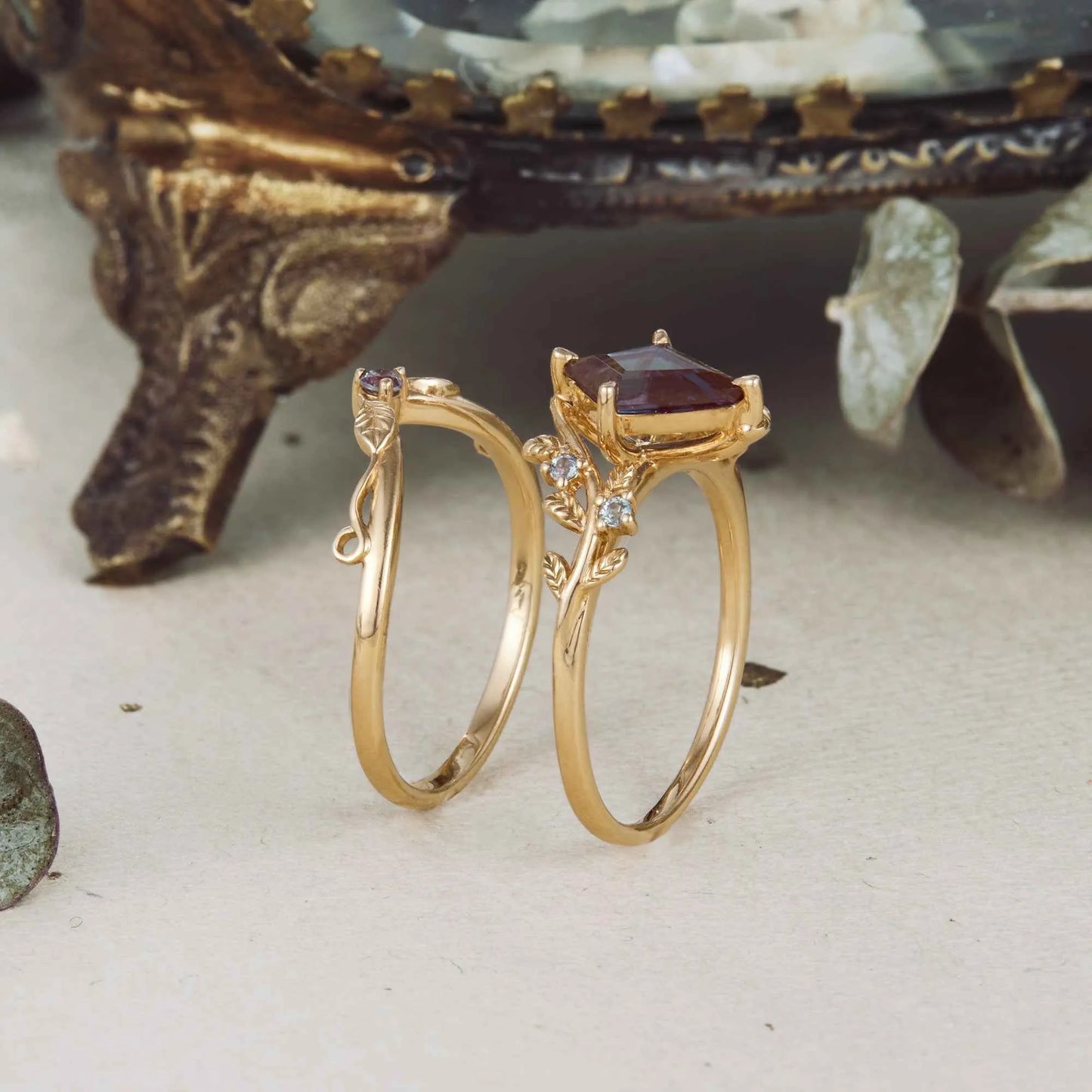 Kite Shaped Alexandrite Leaves Engagement Ring Set