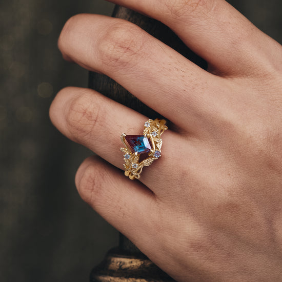 GemsMagic Kite Shaped Alexandrite Leaves Engagement Ring Set 2pcs