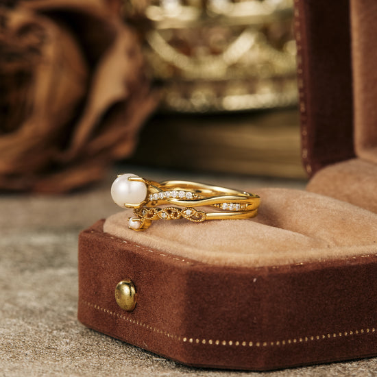 GemsMagic Graceful Pearl Engagement Ring Set 2pcs