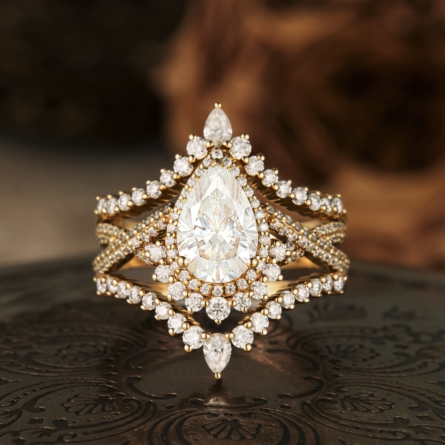 GemsMagic Gorgeous Pear Cut Moissanite Engagement Ring Set 3pcs