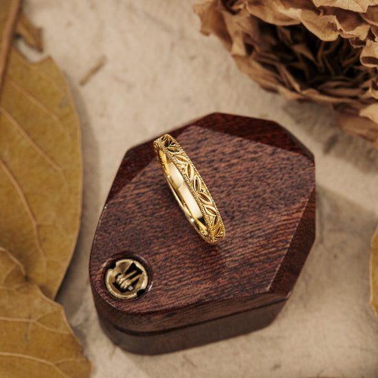 GemsMagic Handmade Engraved Natural Inspired Leaf Wedding Band