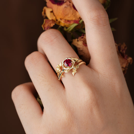 Buy an Engagement Ring Online
