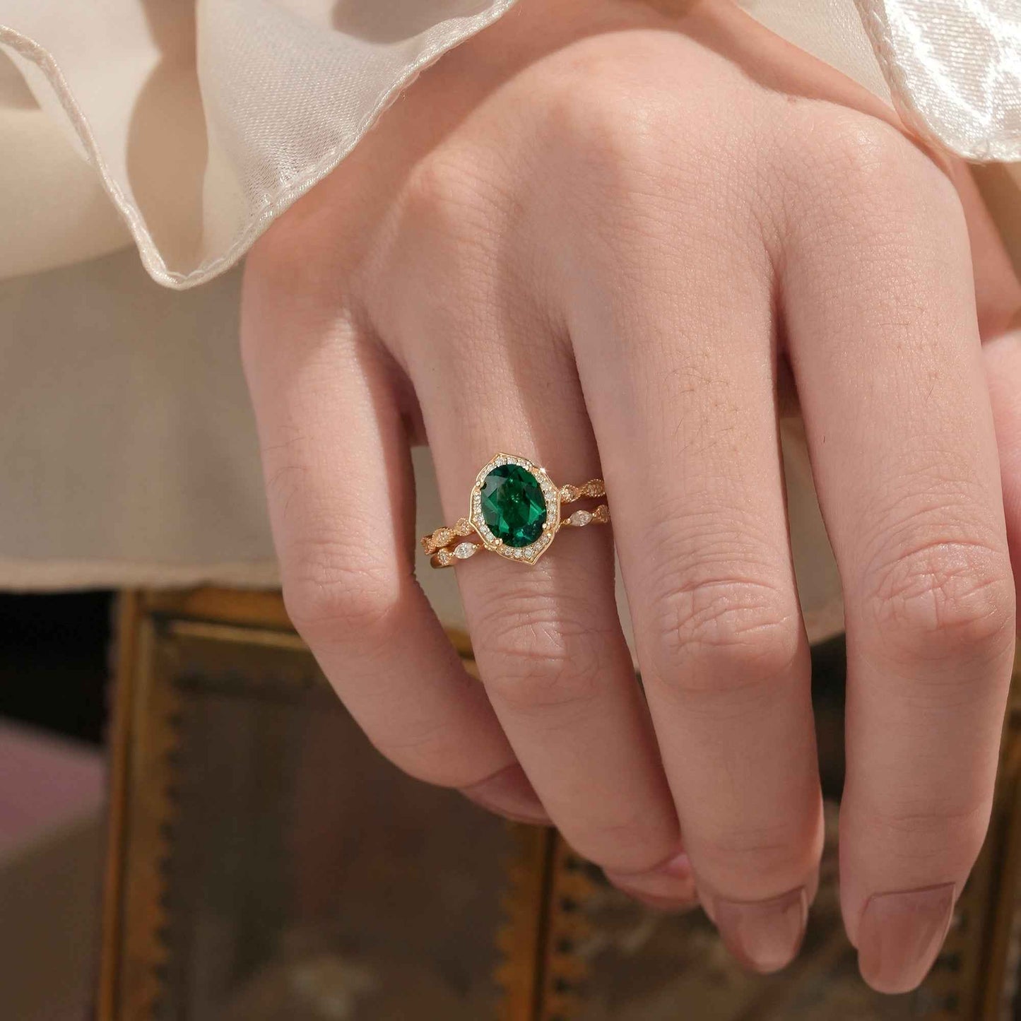 The Timeless Elegance of Emerald Rings From Classic Vintage to Modern Engagement - GemsMagic