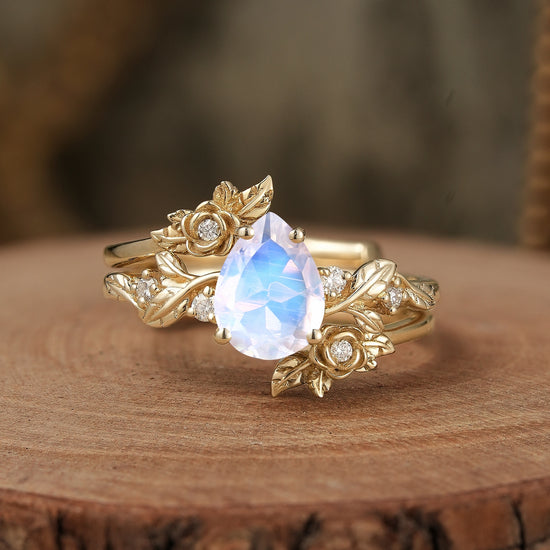 Rose Blossom: Pear-Cut Moissanite Floral Ring Set - Camille