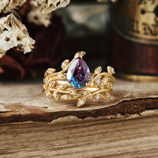 6x8mm Pear Cut Alexandrite Engagement Ring Set - Ava - GemsMagic