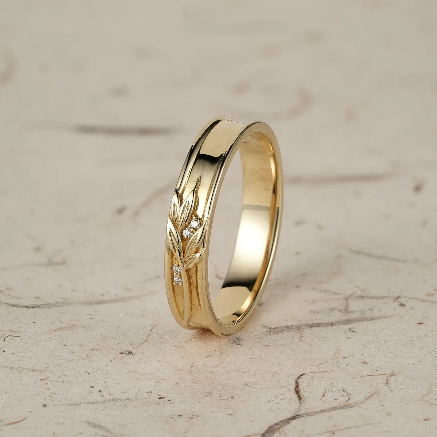 Men's Band with Moissanite