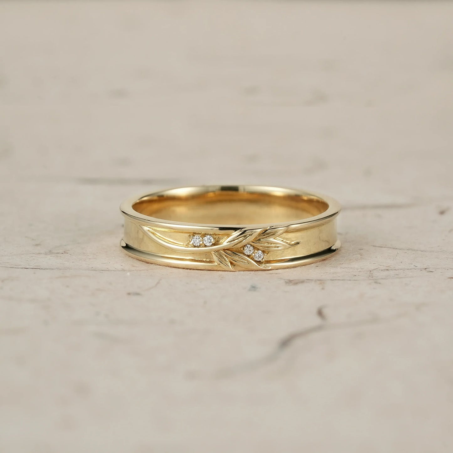 Men's Band with Moissanite