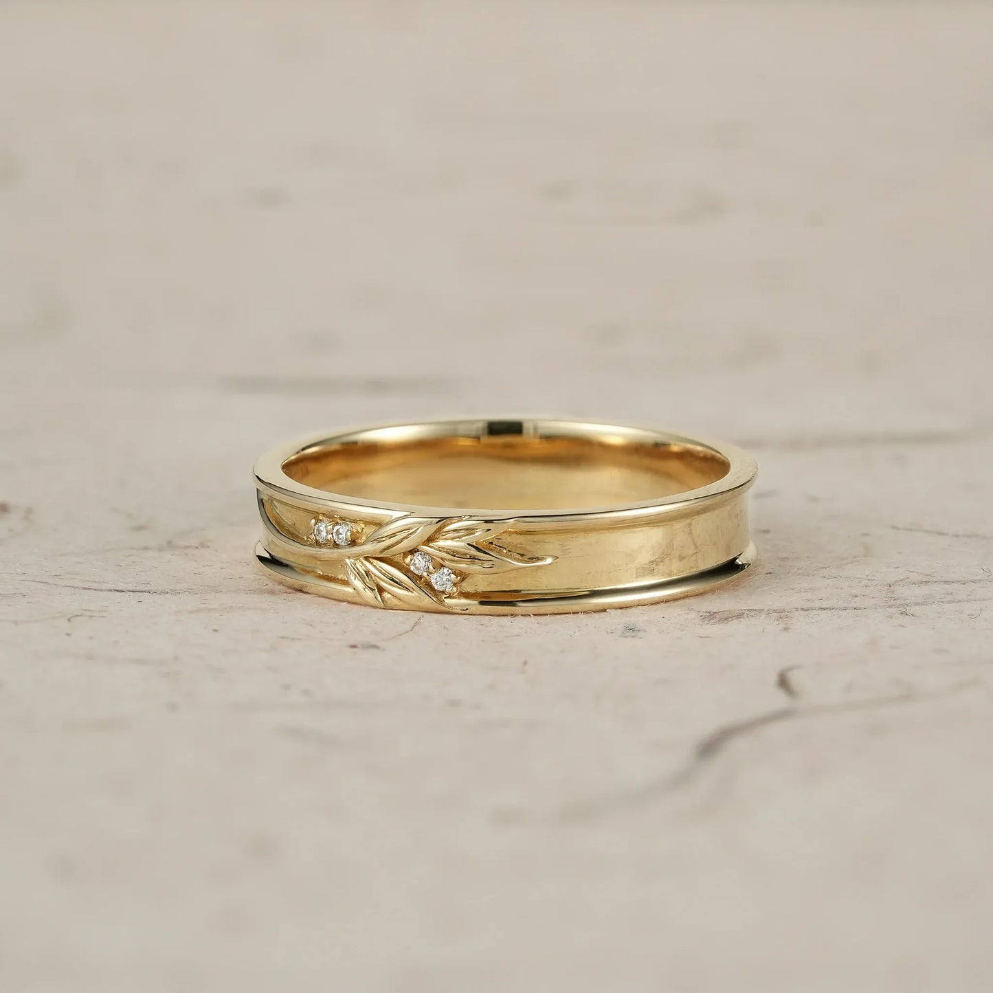 Men's Band with Moissanite