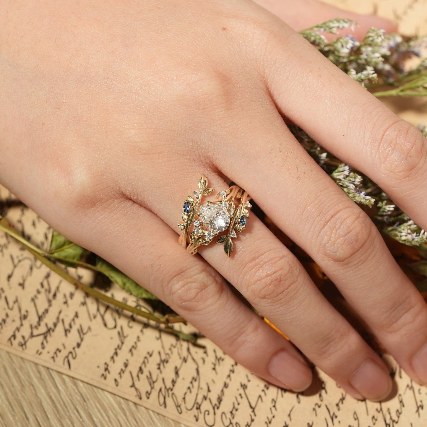 Pear-shaped Moissanite Leaf Ring Set with Sapphire