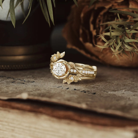 Three Roses Moissanite Ring Set