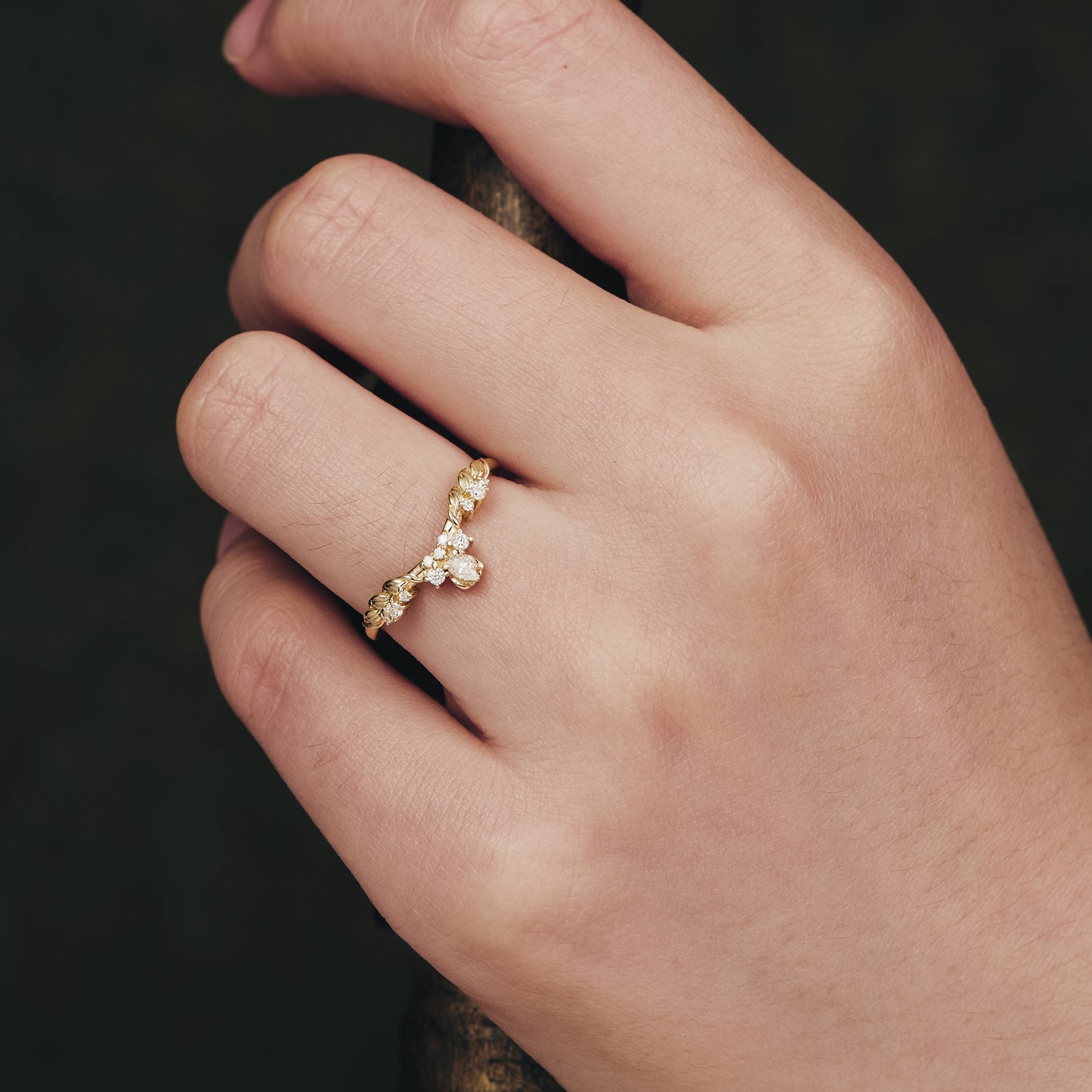 Inverted Pear Leaf Design Wedding Band