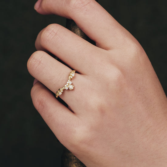 Inverted Pear Leaf Design Wedding Band