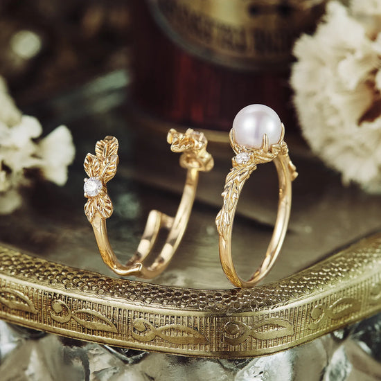 Leaf-Inspired Circular Pearl Engagement Ring Set