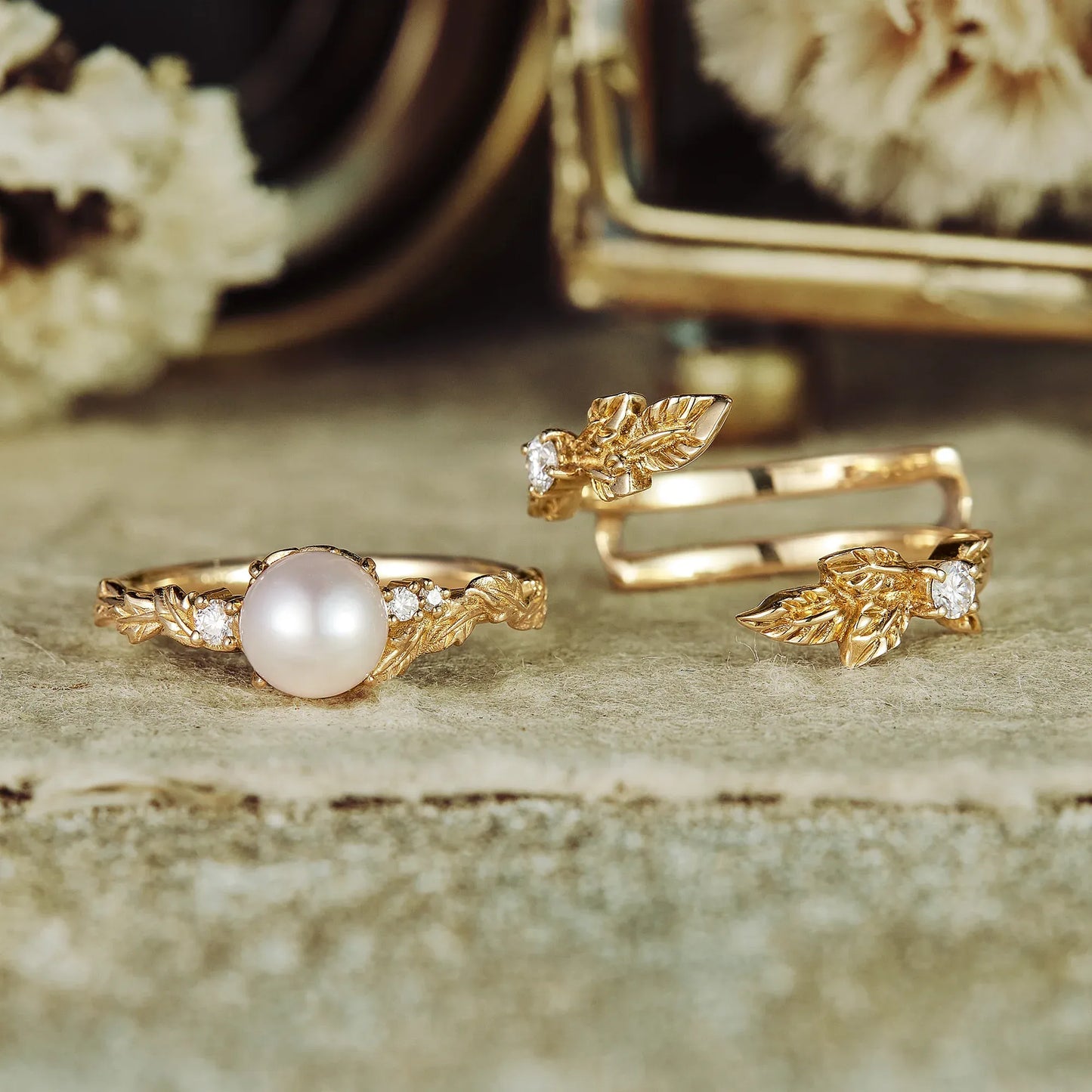 Leaf-Inspired Circular Pearl Engagement Ring Set
