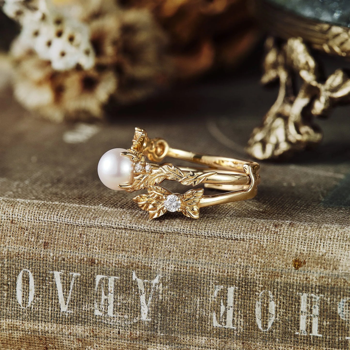 Leaf-Inspired Circular Pearl Engagement Ring Set