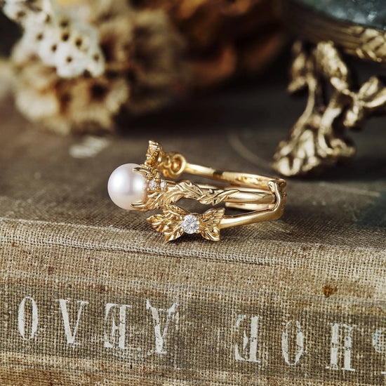 Leaf-Inspired Circular Pearl Engagement Ring Set