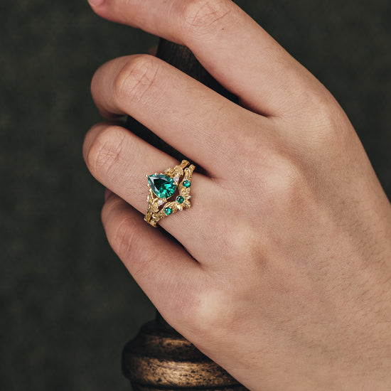African Violet Inspired Emerald Engagement Ring Set 2pcs - Amara - GemsMagic