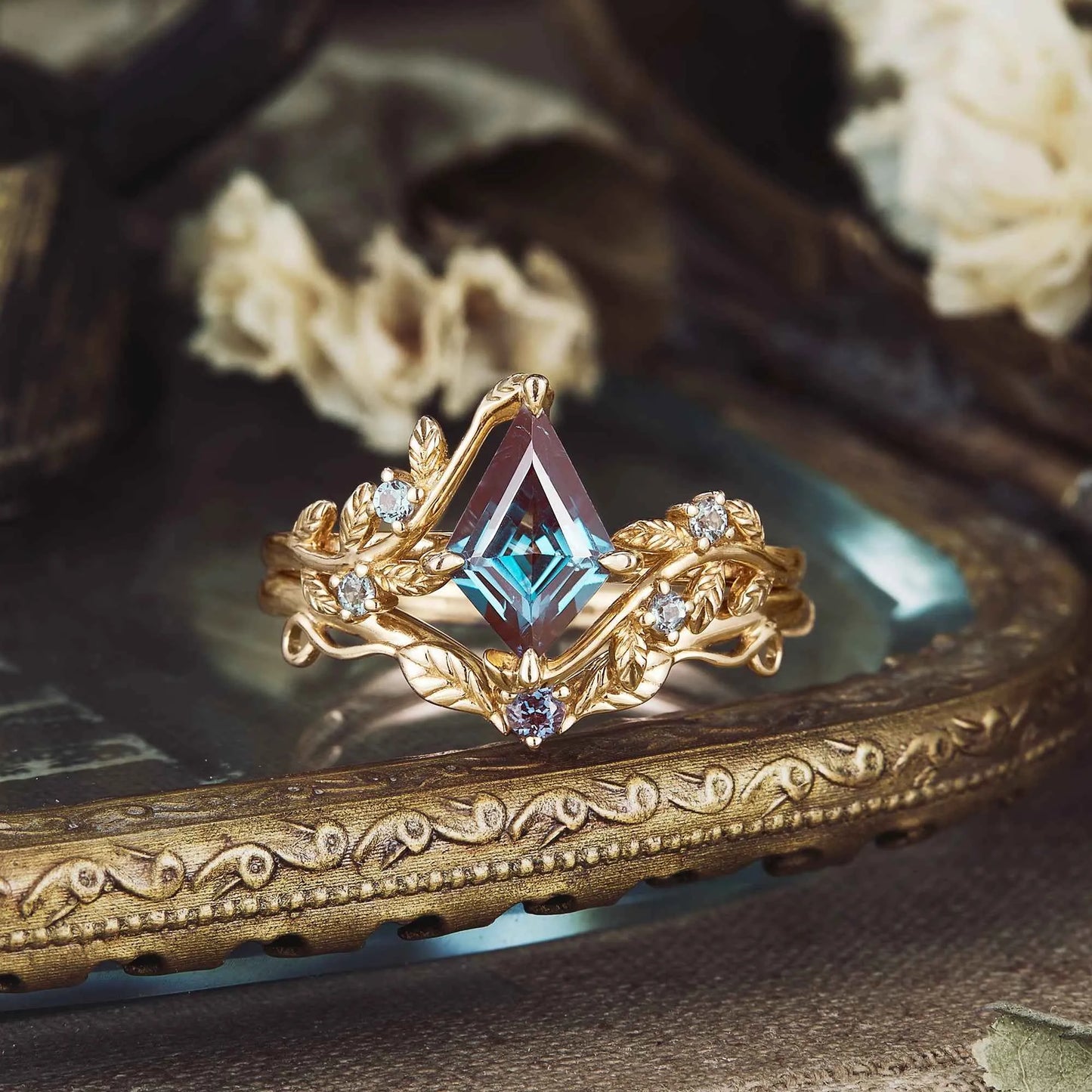 Kite Shaped Alexandrite Leaves Engagement Ring Set