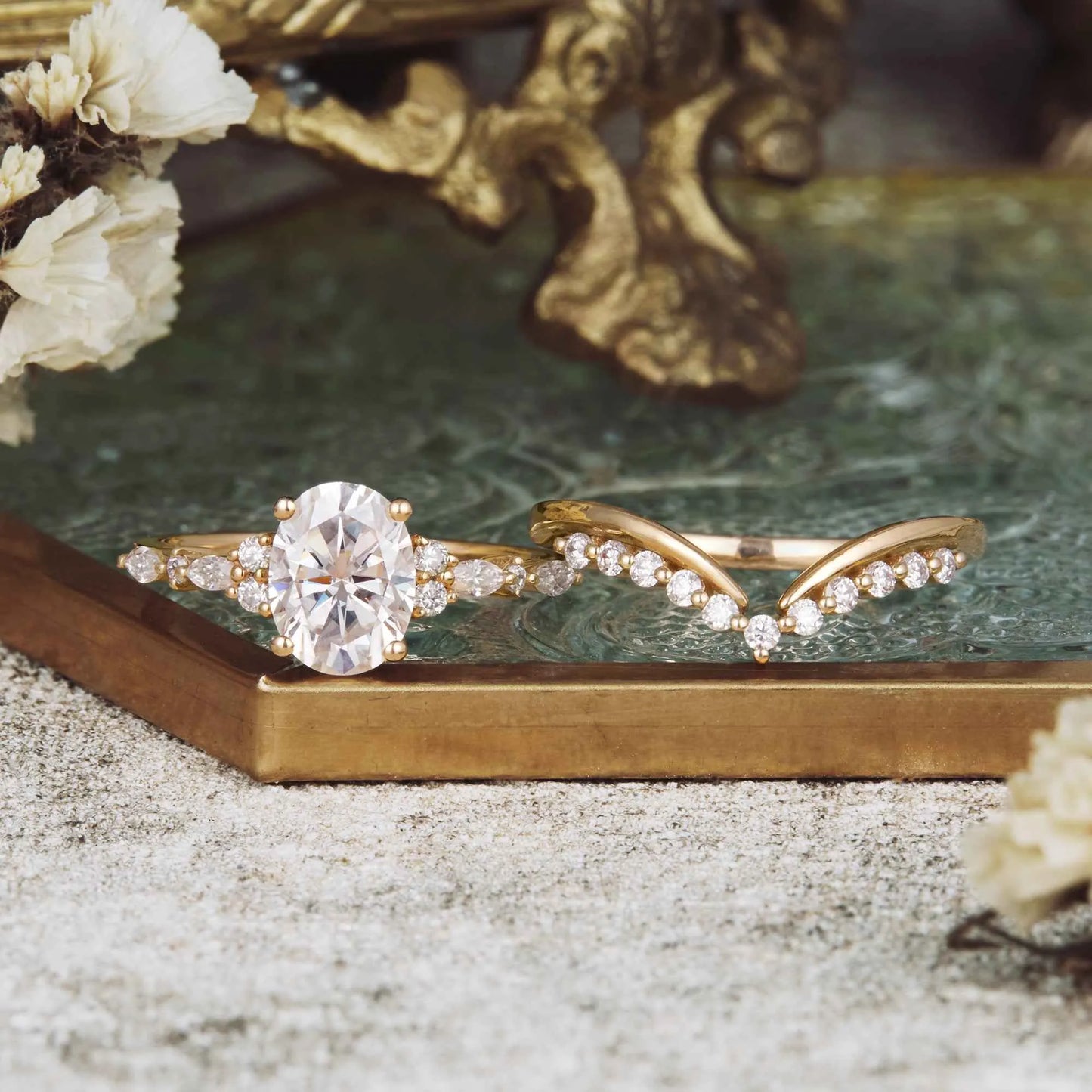 Exquisite Oval Cut Moissanite Ring Set