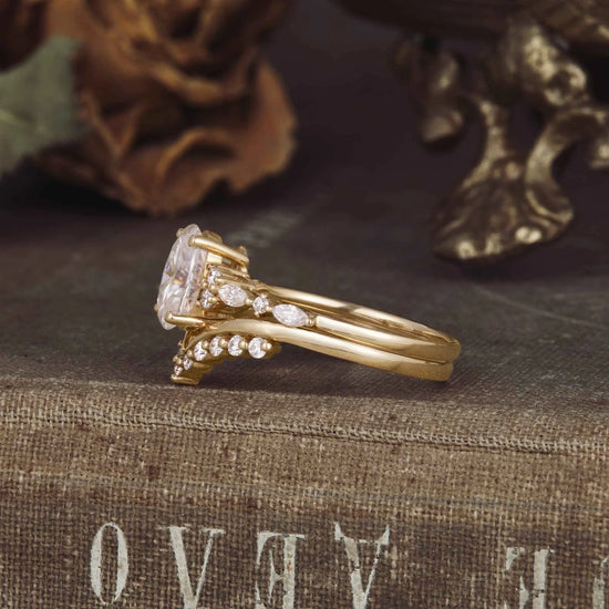 Exquisite Oval Cut Moissanite Ring Set