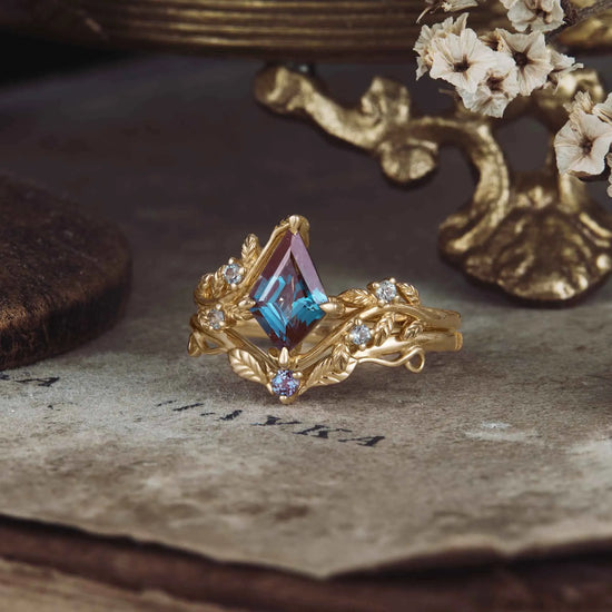 Kite Shaped Alexandrite Leaves Engagement Ring Set