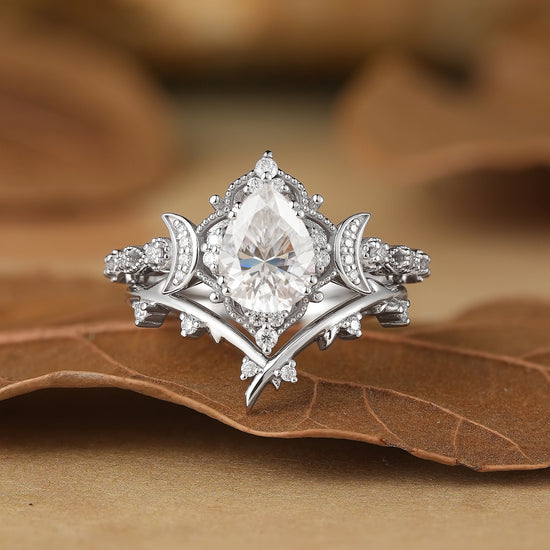 Pear cut moissanite engagement ring set with moon design