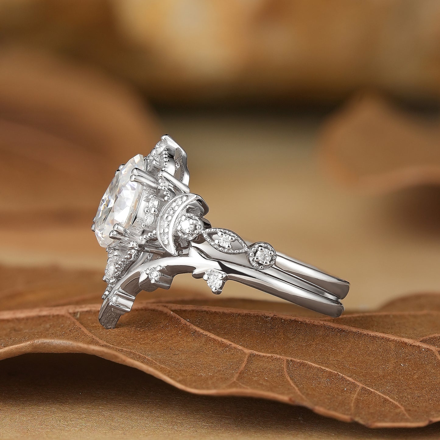 Pear cut moissanite engagement ring set with moon design 