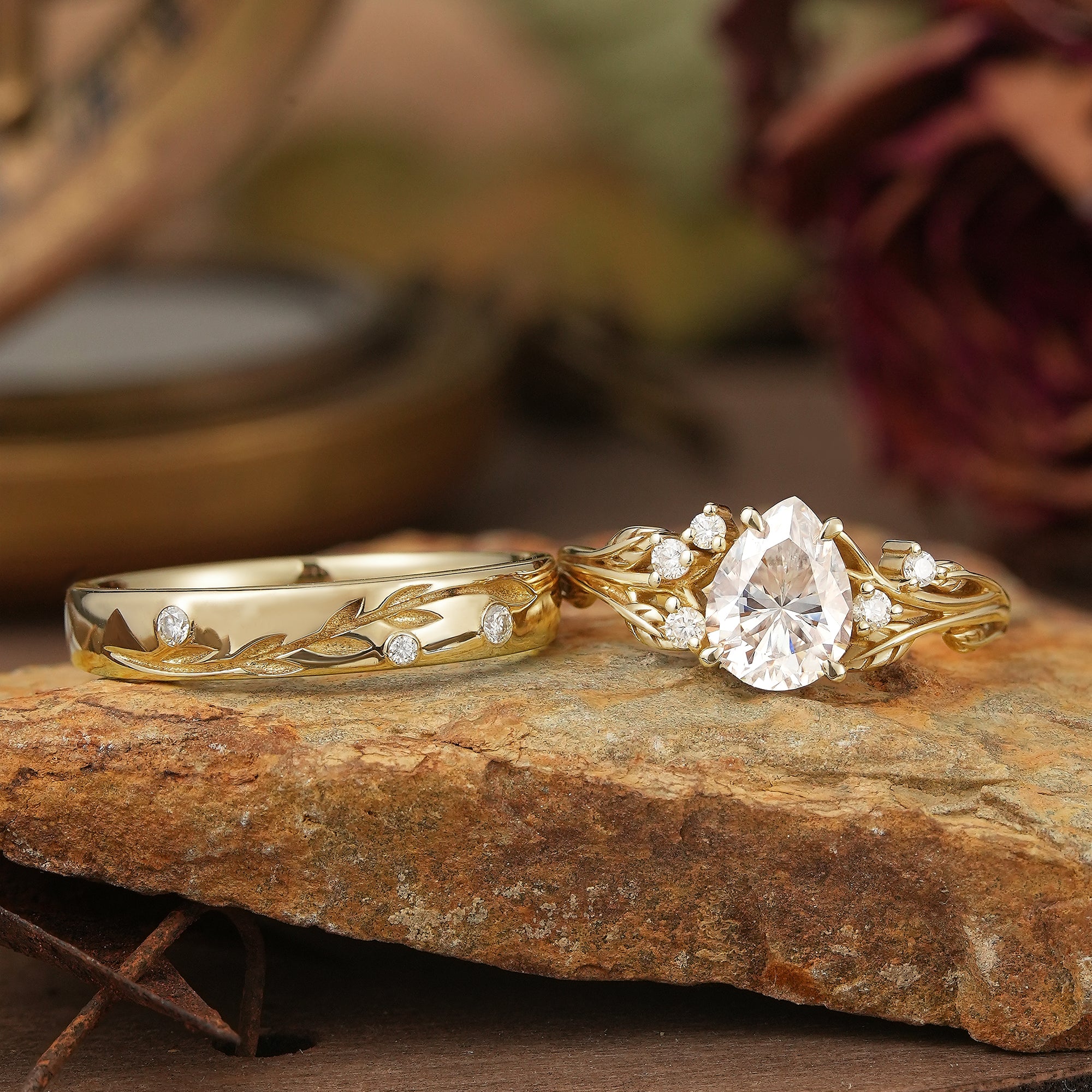 Pear Cut Moissanite Leaf Inspired Couple Ring Set - Ayla & Carlos