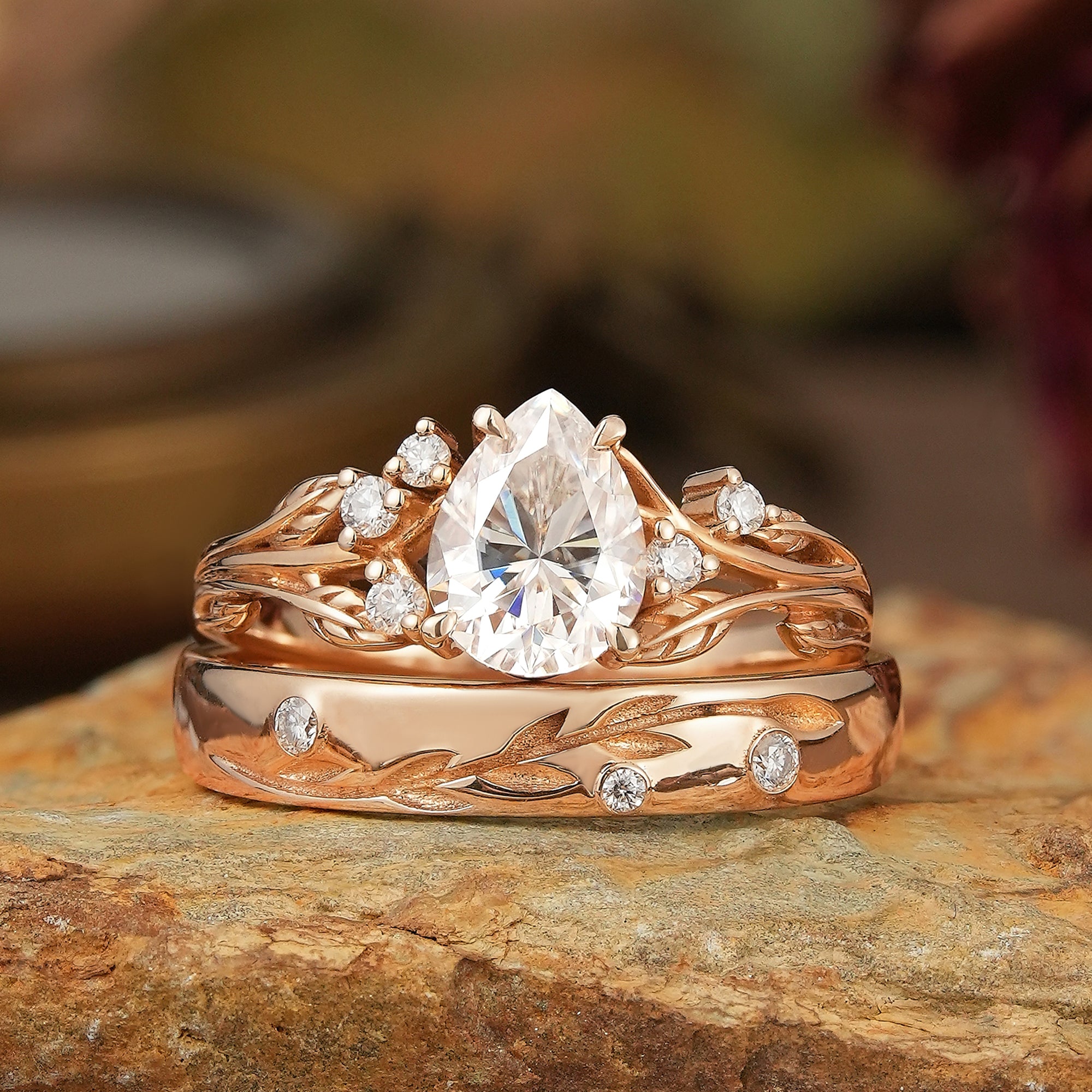 Pear Cut Moissanite Leaf Inspired Couple Ring Set - Ayla & Carlos