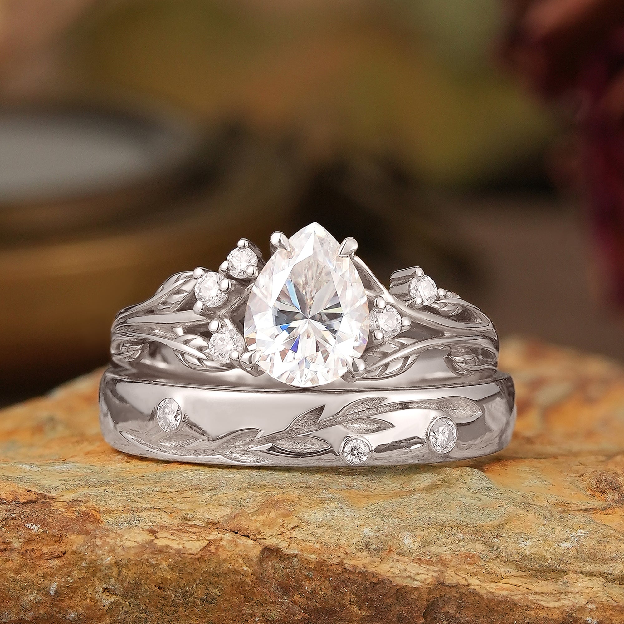 Pear Cut Moissanite Leaf Inspired Couple Ring Set - Ayla & Carlos