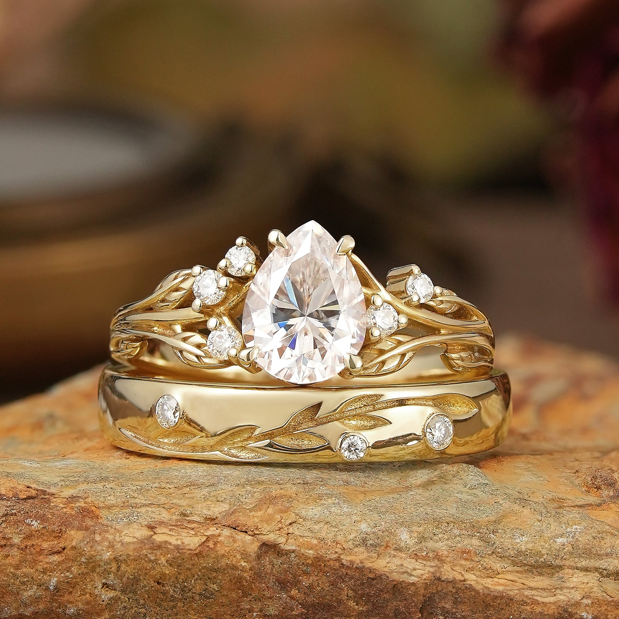 Pear Cut Moissanite Leaf Inspired Couple Ring Set - Ayla & Carlos