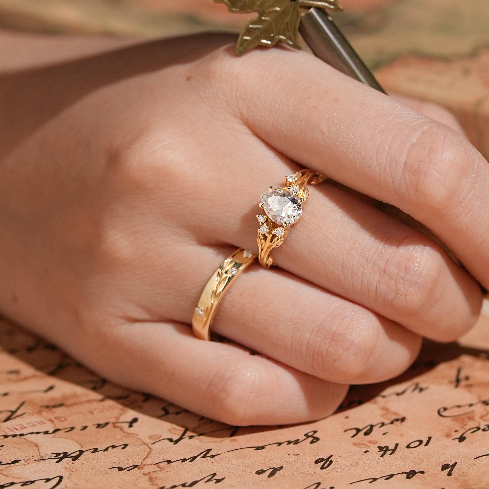 Pear Cut Moissanite Leaf Inspired Couple Ring Set - Ayla & Carlos