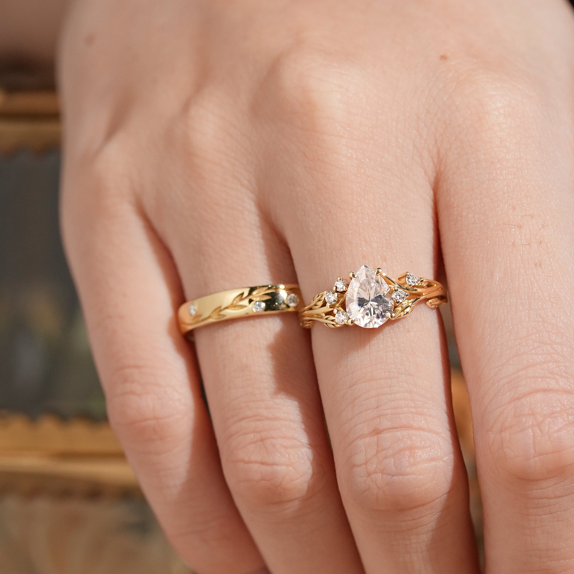 Pear Cut Moissanite Leaf Inspired Couple Ring Set - Ayla & Carlos