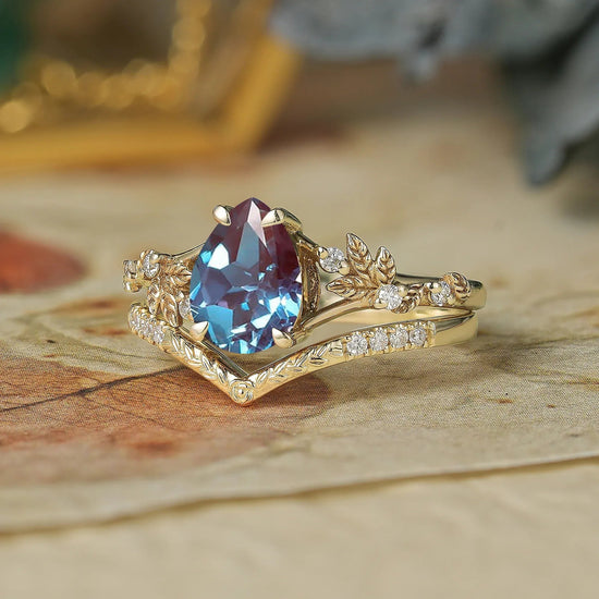Alexandrite Engagement Ring Set 2pcs - Cressida - GemsMagic