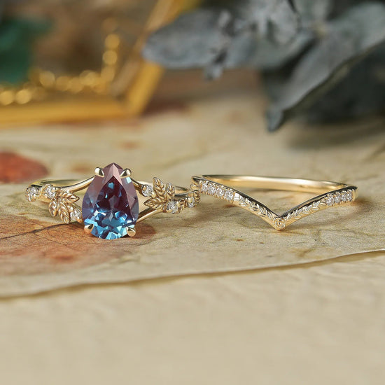 Alexandrite Engagement Ring Set 2pcs - Cressida - GemsMagic