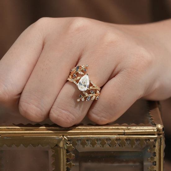 Aphrodite's Nature - Inspired Pear Cut Moissanite and Sapphire Ring Set - Aurora - GemsMagic