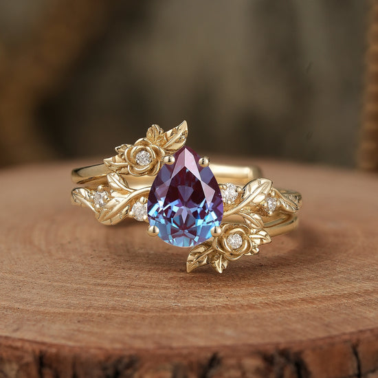 Rose Blossom: Pear-Cut Moissanite Floral Ring Set - Camille