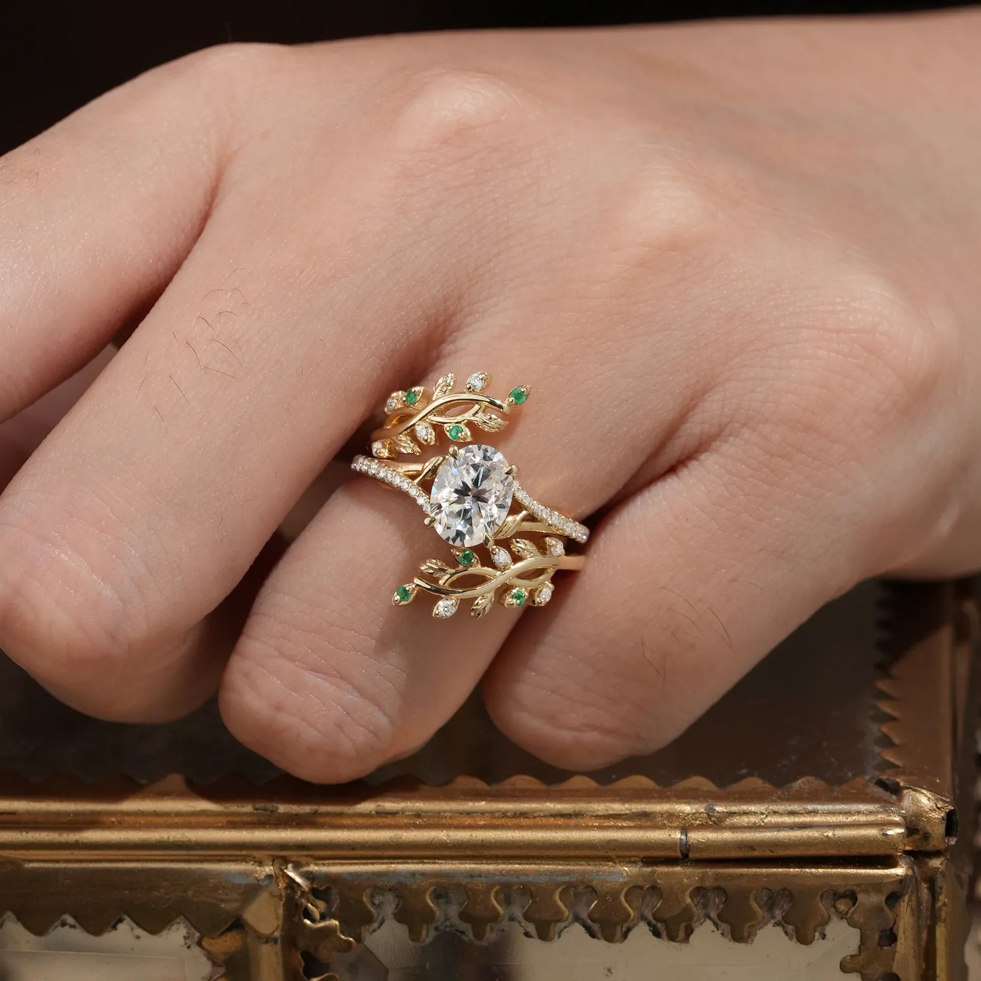 Cross Vine Moissanite and Emerald Ring Set - Lillian - GemsMagic