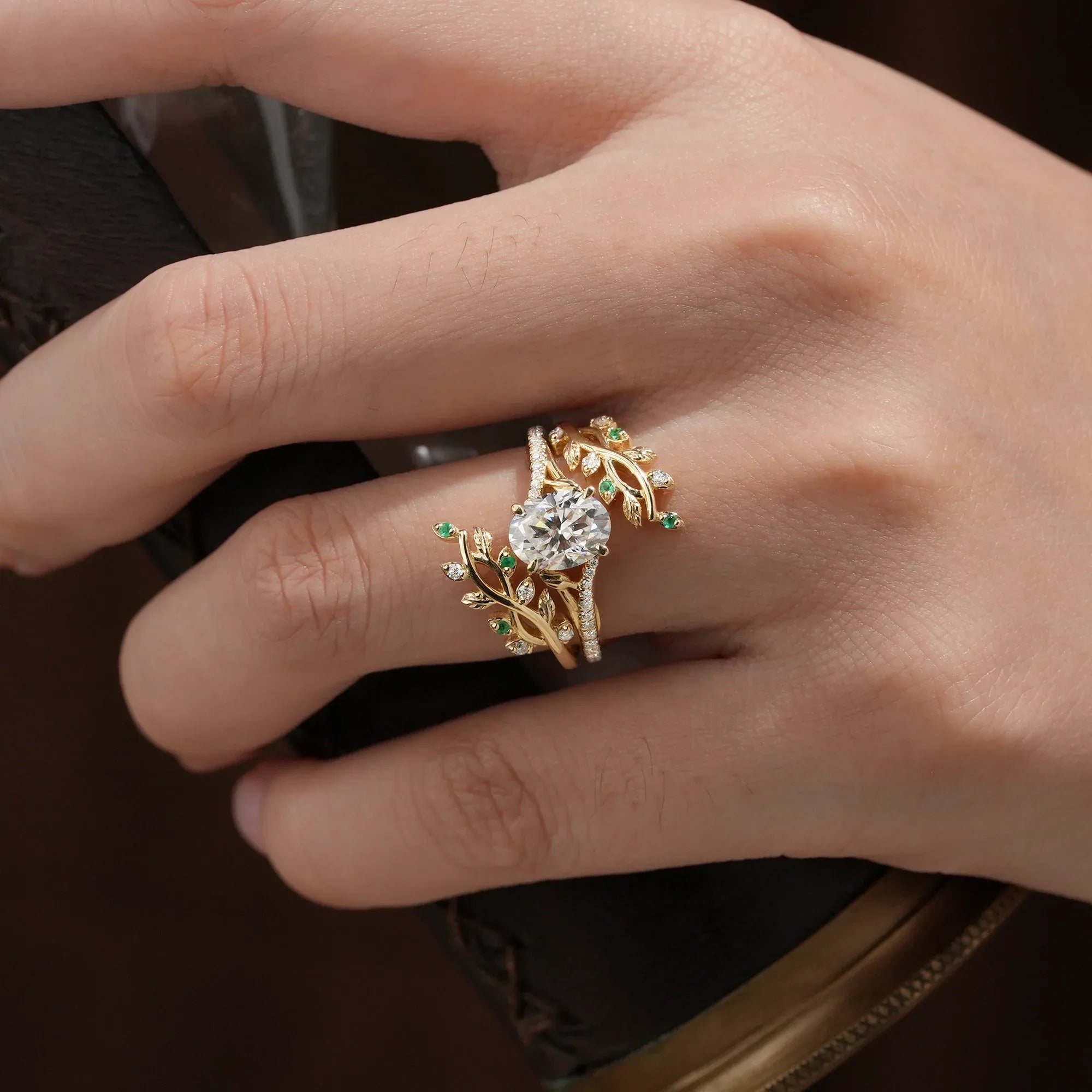 Cross Vine Moissanite and Emerald Ring Set - Lillian - GemsMagic