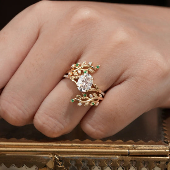 Cross Vine Moissanite and Emerald Ring Set - Valentina - GemsMagic