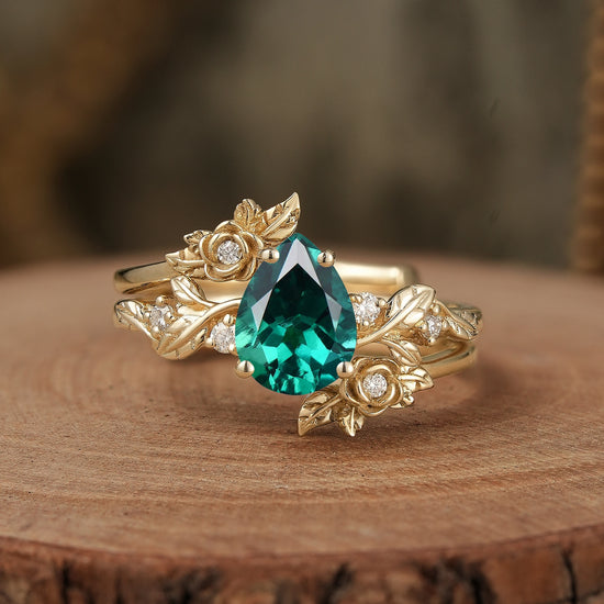 Rose Blossom: Pear-Cut Moissanite Floral Ring Set - Camille