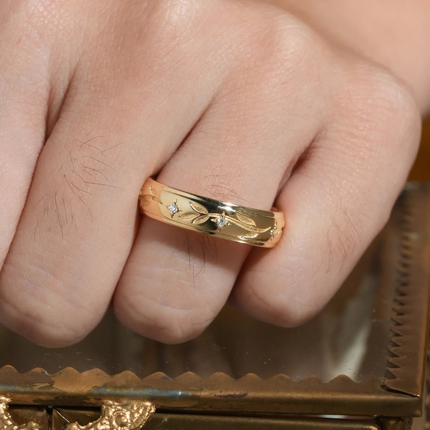 Golden Laurel Men's Band with Diamond Accents - Laurence - GemsMagic