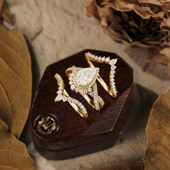 Gorgeous Pear Cut Moissanite Halo Engagement Ring Set 3pcs - Amaryllis - GemsMagic - GemsMagic